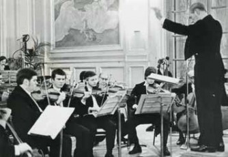E.Feldbusch dirige "la Symphoniette" un concert d'homage à Rener Bernier à in Sint-Gillis 1976